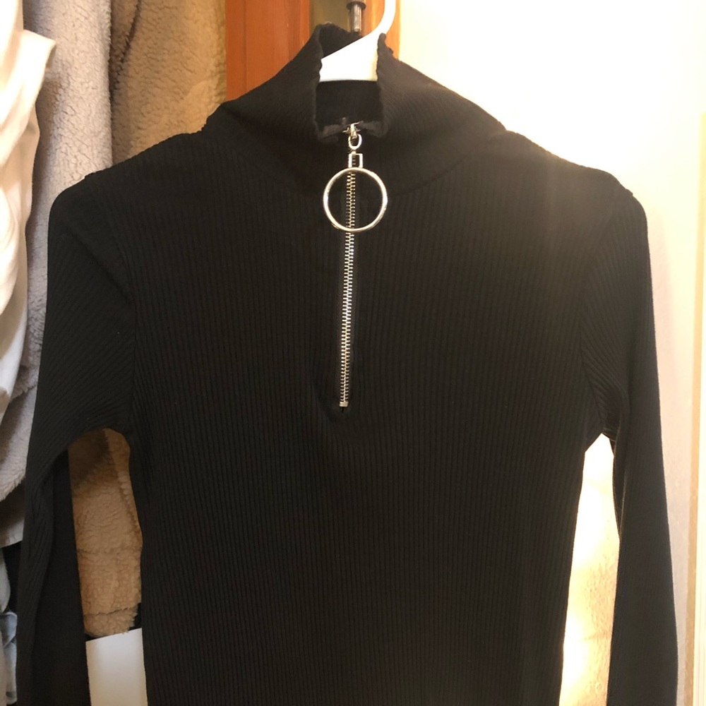 High-necked shirt
